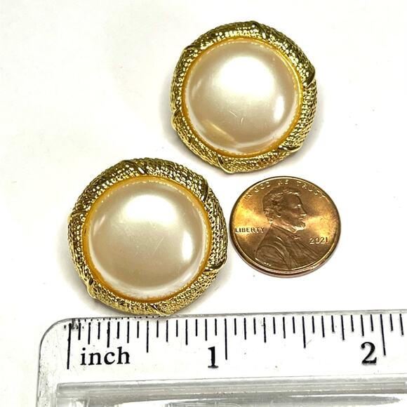 Vintage Clip Earrings Faux Pearl Button Vtg Estate Costume Jewelry Pin Lot A18 - Picture 3 of 3